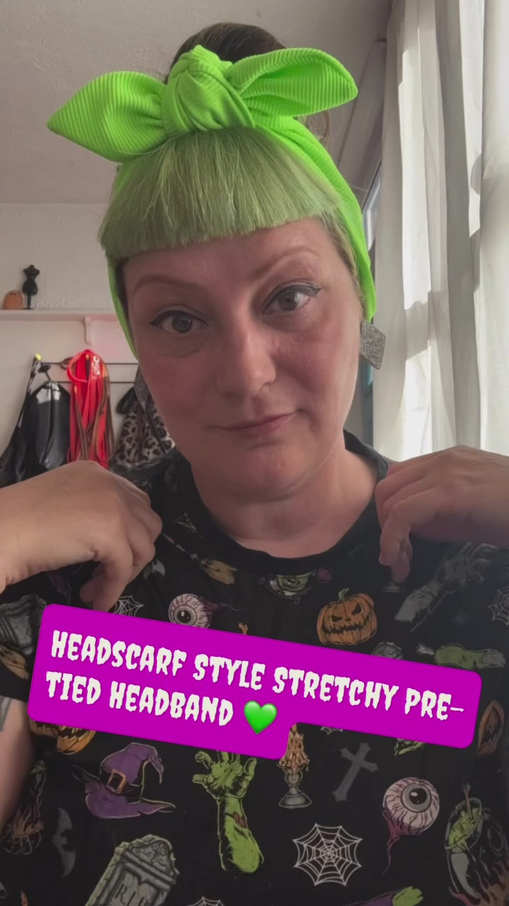 Load video: Stretchy headband tutorial